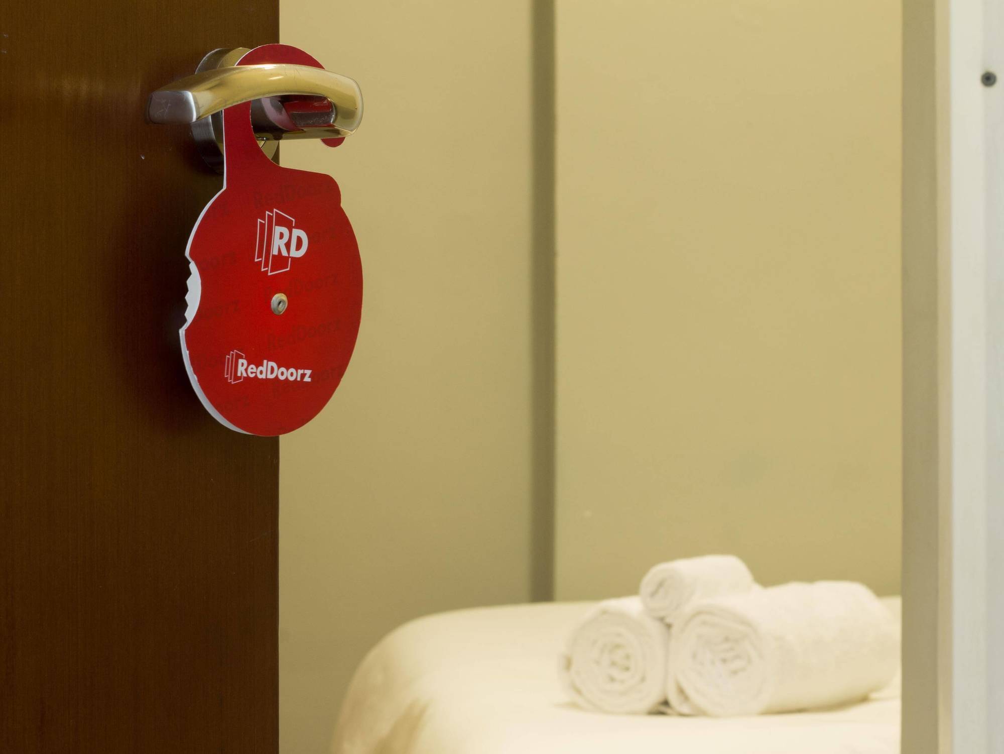 Reddoorz Plus @ Guntur Raya Setiabudi Jakarta Extérieur photo
