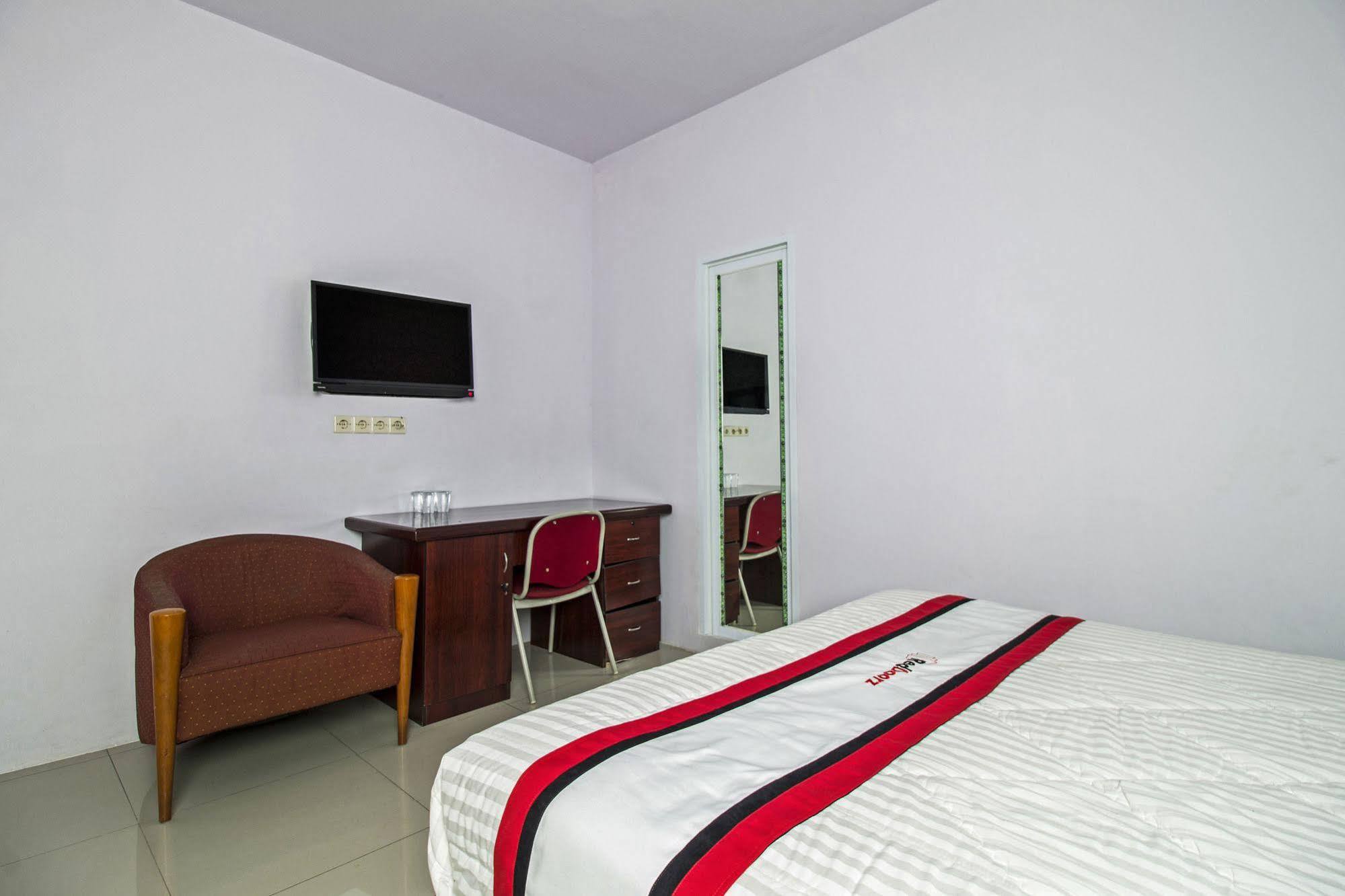 Reddoorz Plus @ Guntur Raya Setiabudi Jakarta Extérieur photo