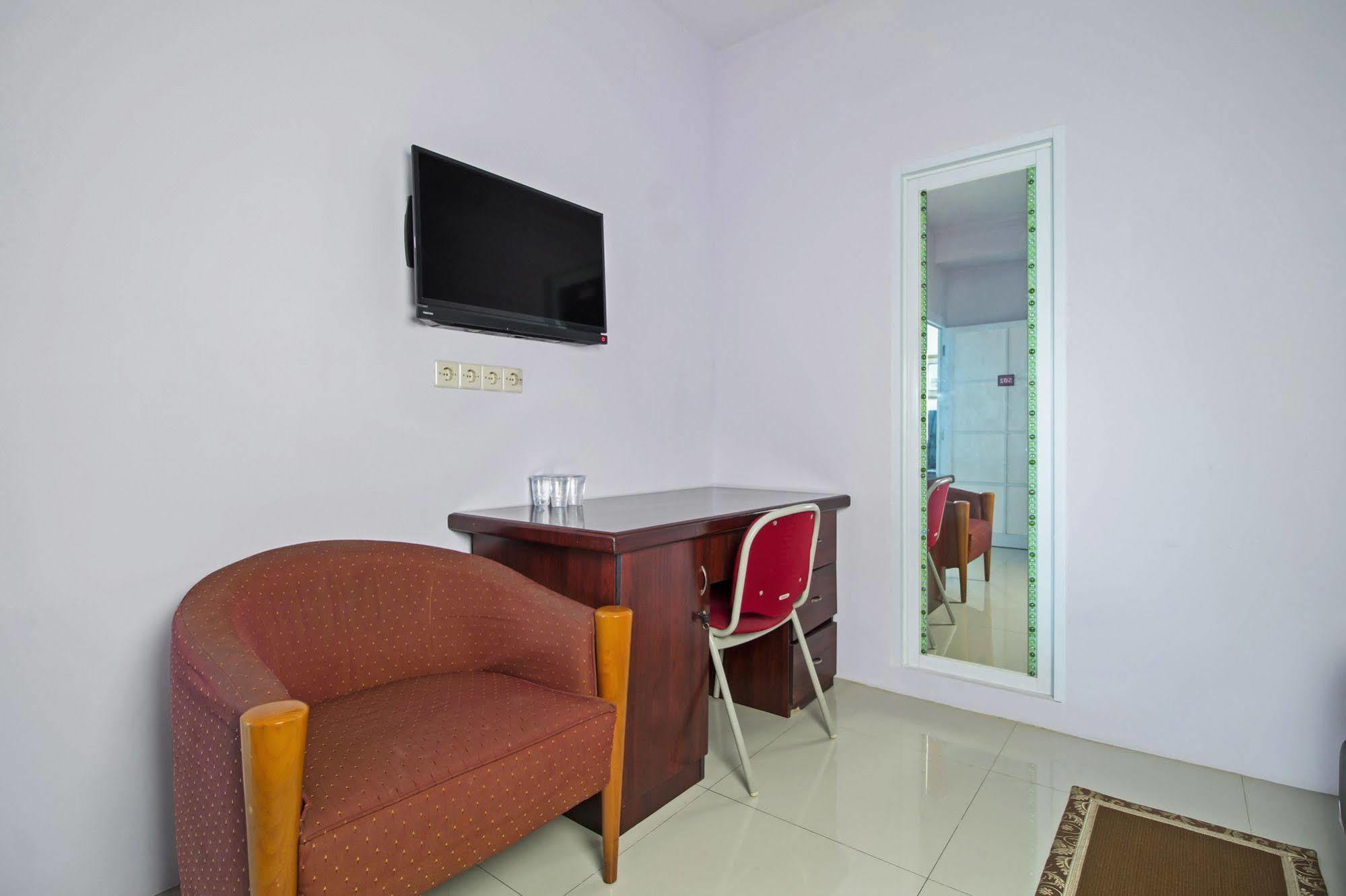 Reddoorz Plus @ Guntur Raya Setiabudi Jakarta Extérieur photo