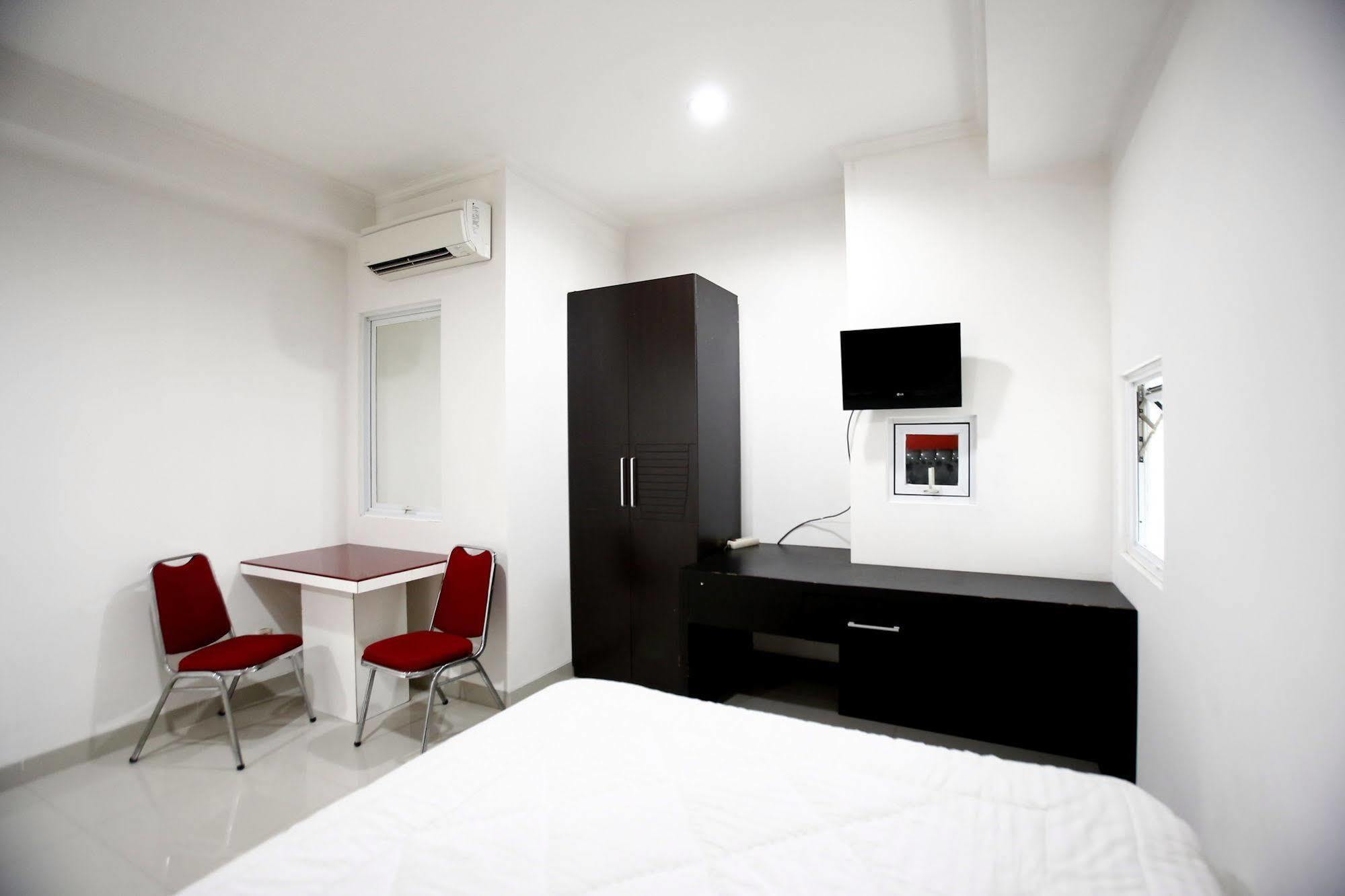 Reddoorz Plus @ Guntur Raya Setiabudi Jakarta Extérieur photo